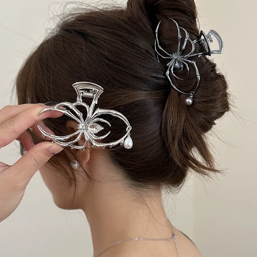 Women Accessories Business - Pinces à cheveux araignée noire pour